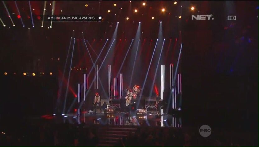 putradwimirza's tweet image. Thx a lot!😁 @netmediatama #AMAs2015OnNET