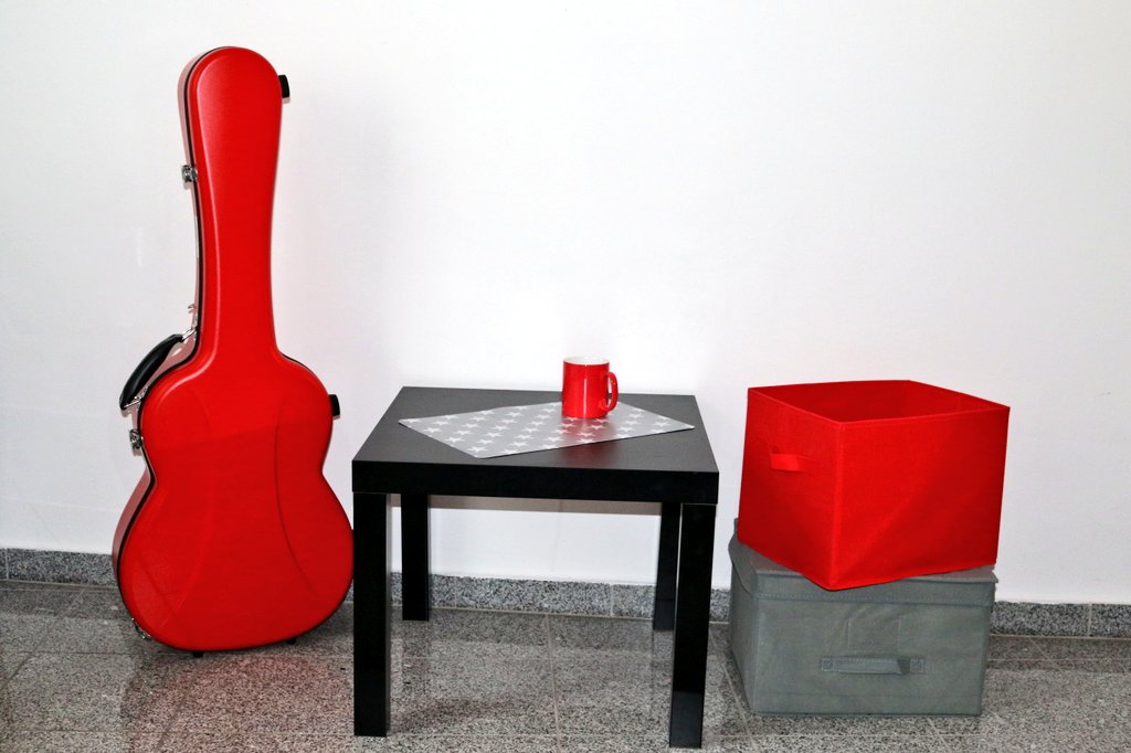 KaporGuitar's tweet photo. I find red a really happy colour 😄
#visesnut https://t.co/l1zn9C8X13