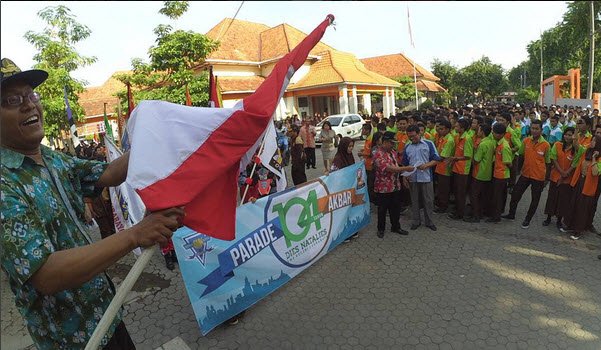 Parade Dies Natalies 104 SMKN 2 Surabaya dibuka oleh Bapak Djalal selaku Waka Kesiswaan #Diesnatalies104 #Smekda1912