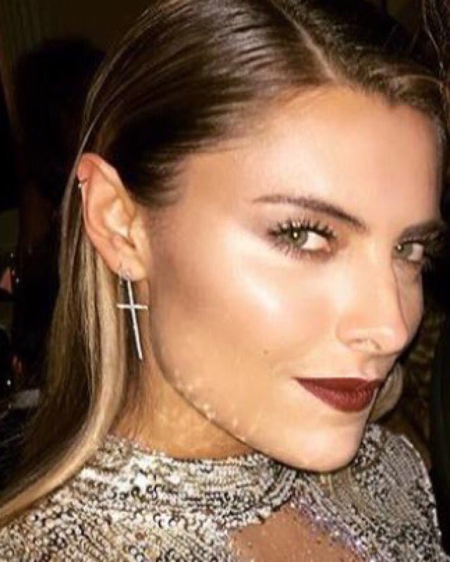 #perfectskin #darklips Color: Antique Velvet #mac for my #beautiful #sophiathomalla #makeupandhair #christinavacirca