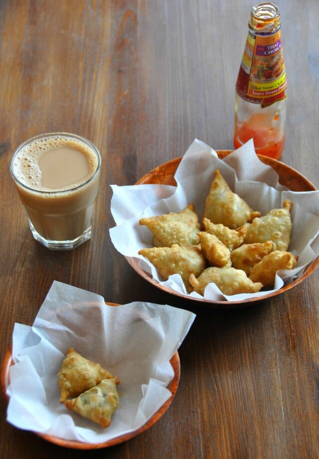 IndianCravings's tweet image. Samosas