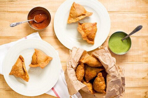IndianCravings's tweet image. Samosas