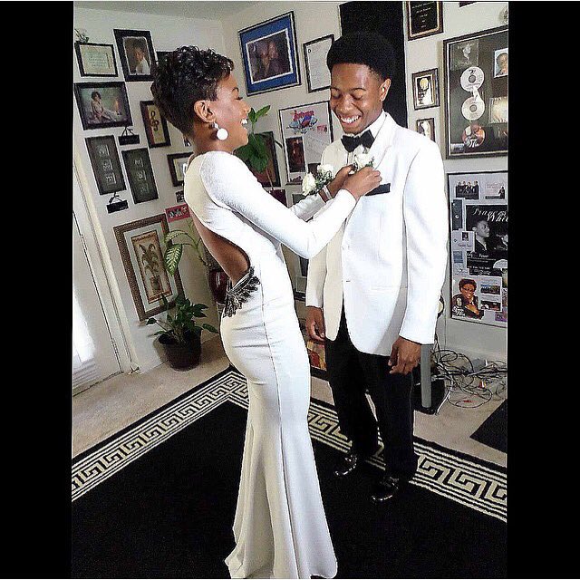 STW09_'s tweet photo. Renting my dress ... DM me for information!! 😊 https://t.co/g0VCjmjT4f