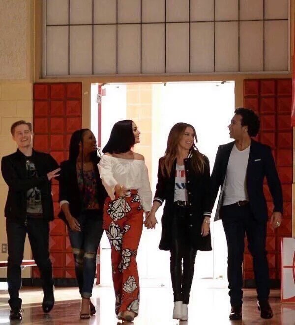 zirryphile's tweet photo. ITS BEEN 10 YEARS I FEEL SO OLD #HSMReunion https://t.co/SlfdrEGd5x