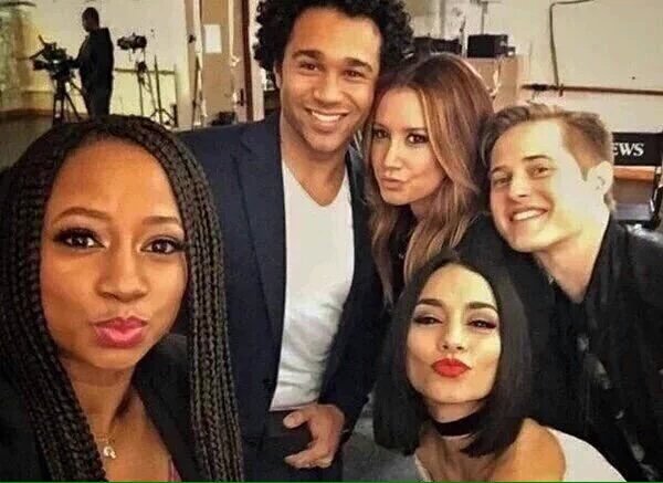 zirryphile's tweet photo. ITS BEEN 10 YEARS I FEEL SO OLD #HSMReunion https://t.co/SlfdrEGd5x