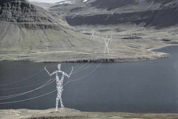Check these conceptual electricity pylons giants marching across the Icelandic landscape. goo.gl/UgipPe