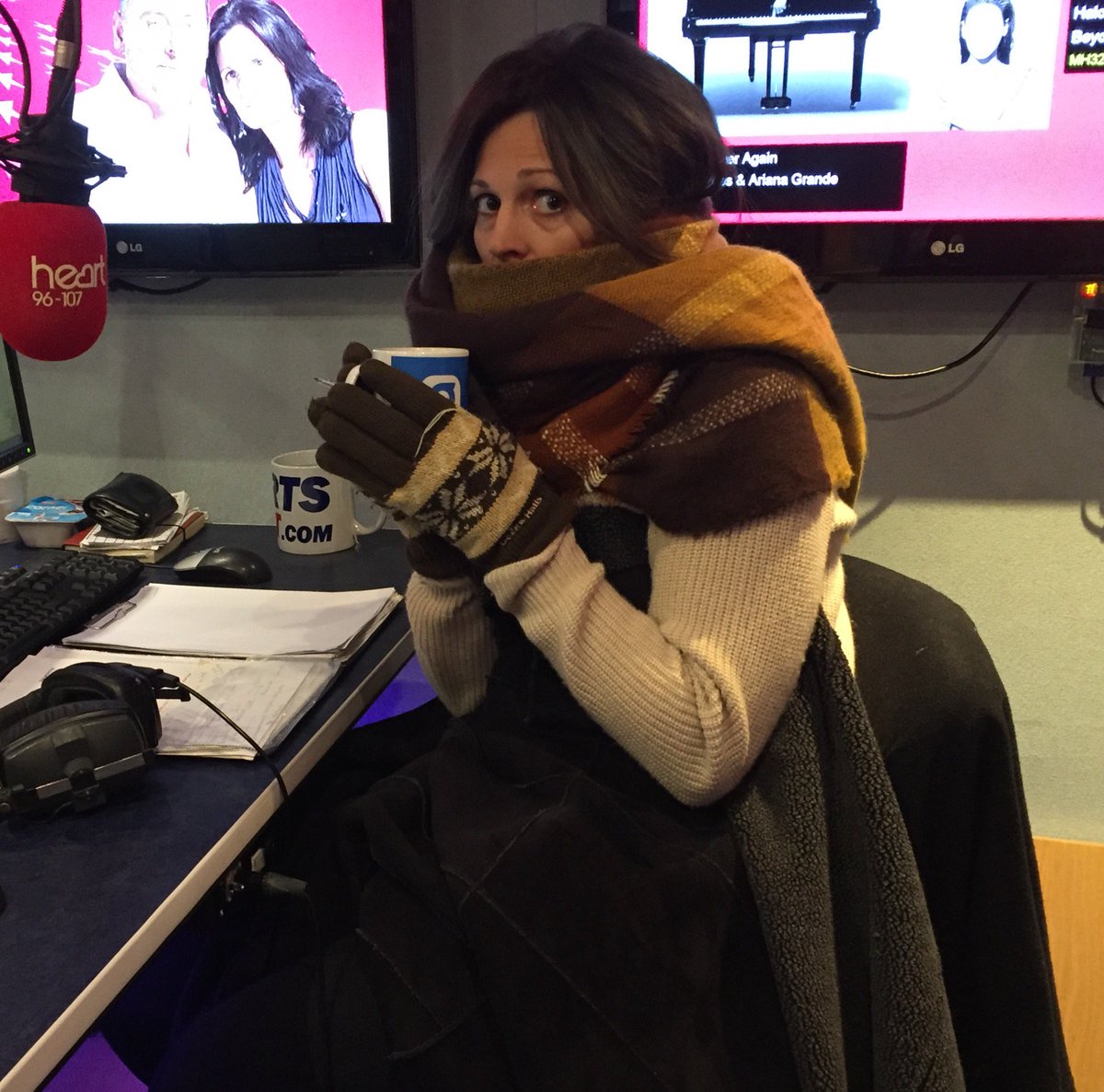 HeartCambs's tweet image. Good morning!! Highs of 3°C today. Here's how you need to dress! Ros xx