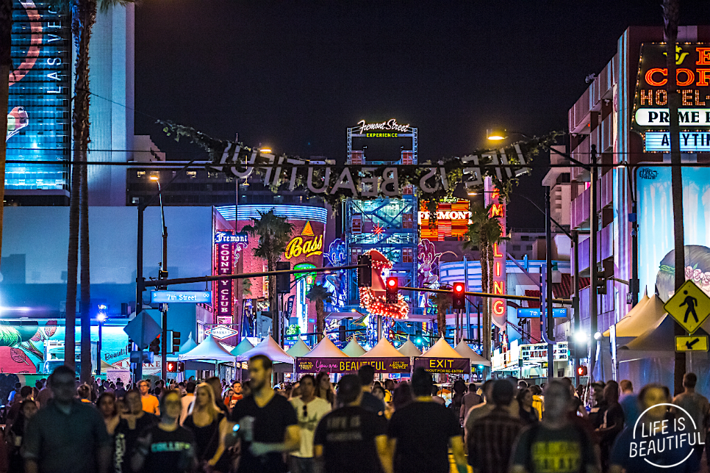 lifeisbeautiful's tweet photo. Where do you go from here? There are so many choices! 🌃🎆 #LifeIsBeautiful2015 https://t.co/AGuPHYuPkq