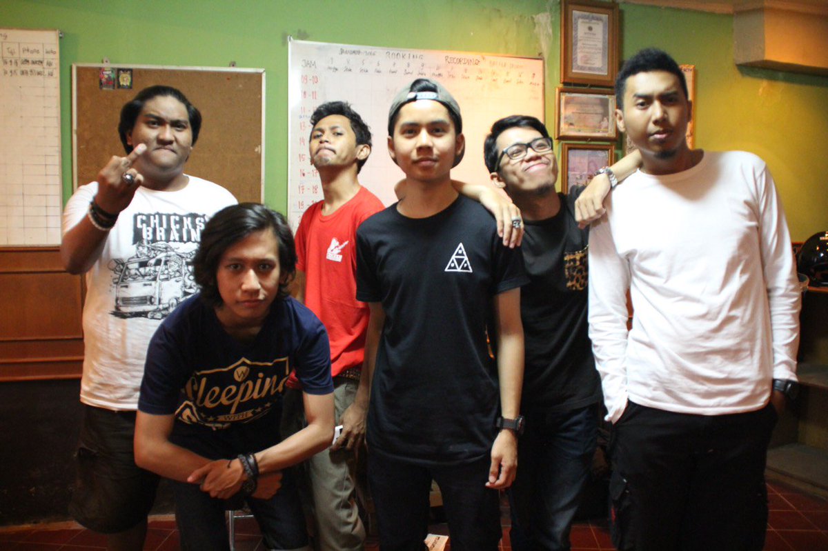 CHICKS BRAIN tweet media