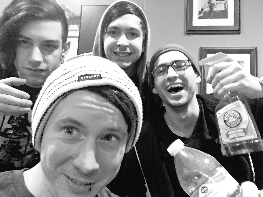 BrianJohnsonnn's tweet photo. Drinking only the best.. @marinacitytodor @Justin7MIH @brennantgilbert #murphyslife https://t.co/nSIZo5uuGg