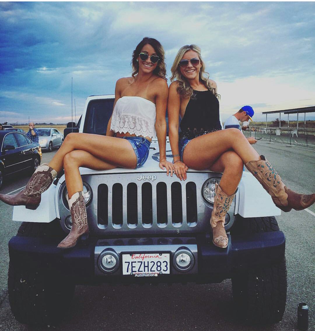 Welovejeep's tweet photo. Jeep girls, we love you. 😍😍 https://t.co/L8Be5D4BjB