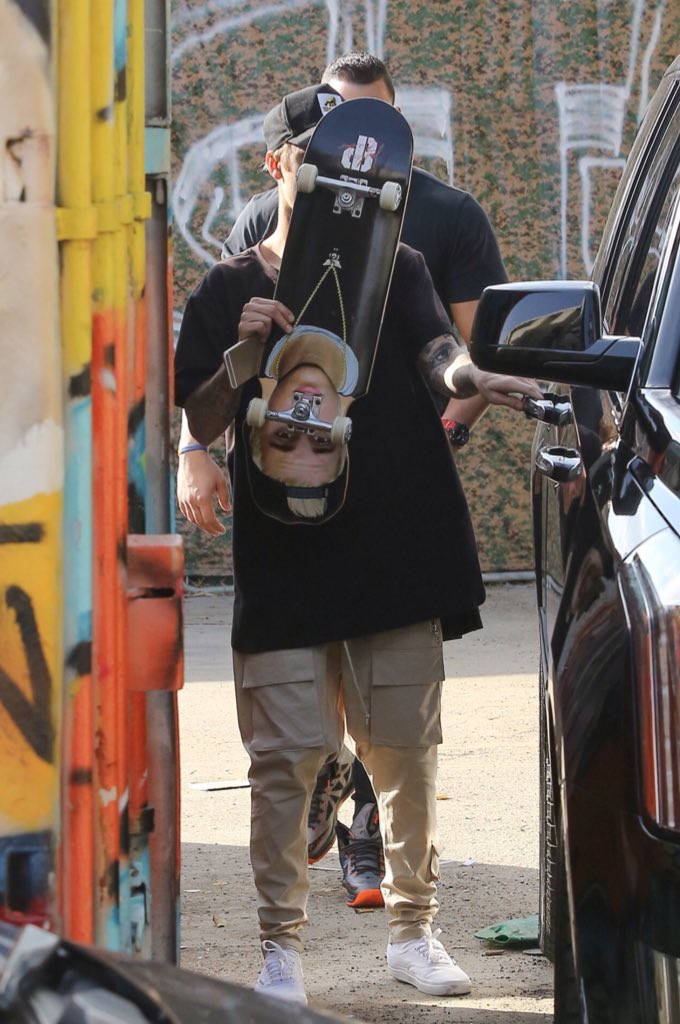 justinbieberID's tweet photo. #JBIDINFO (15 Jan) Justin at Brooklyn Projects skate park in Los Angeles, California https://t.co/66kadAhx5e