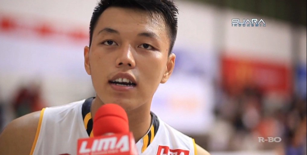 Kalau yang putra, ada Fandi nih dari <a href="/timBasketUDINUS/">UDINUSSQUADS</a> #InsideZone