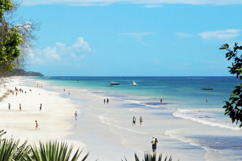 JulieGichuru's tweet photo. This is #Kenya 😃 @BrandKenya "@Elijahkyama: One of the world’s most beautiful beaches, Diani Beach  #TourismKE https://t.co/sbnzFnt6wb"