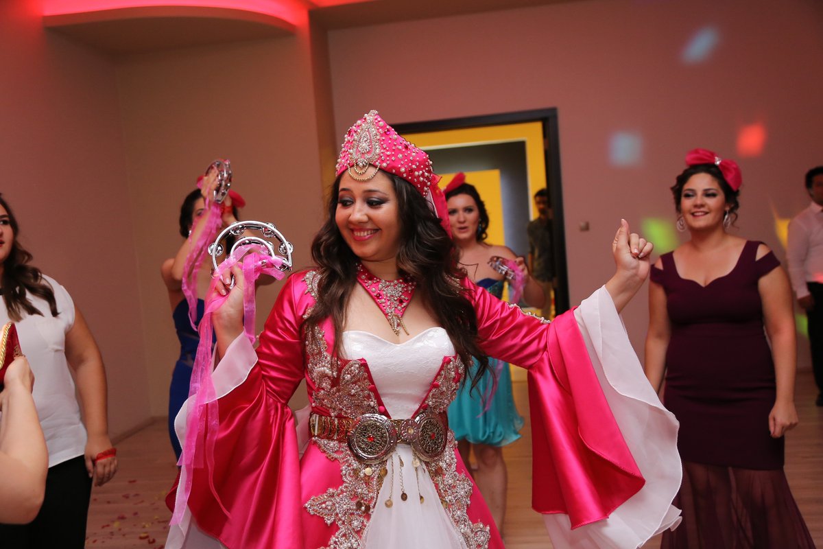 Servet Hanım'ın Dia Center'da Gerçekleşen Kına Gecesi 

facebook.com/mersindiacente…