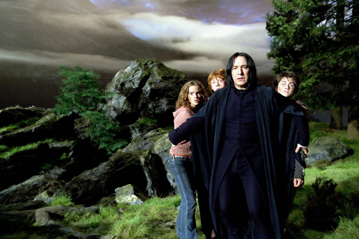 ELLEmagazine's tweet photo. JK Rowling, Emma Watson, and Daniel Radcliffe's tributes to #AlanRickman will make you cry: https://t.co/Y2W5RJW16I https://t.co/feggTBZN5k
