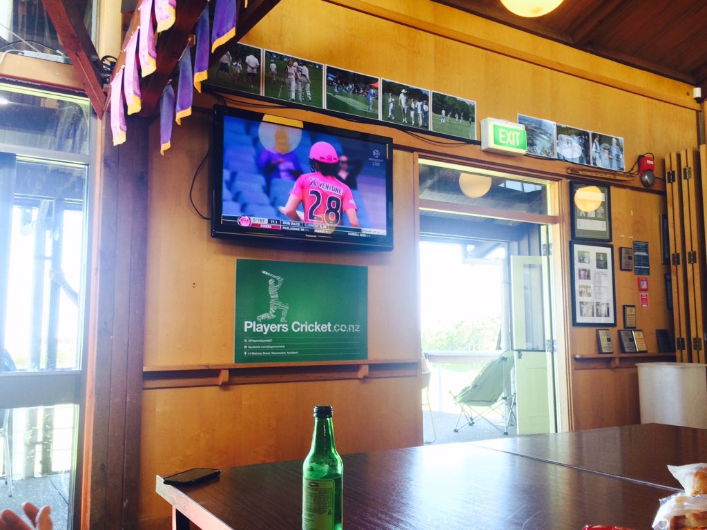 vicjlind's tweet photo. Early finish means getting to watch our fav @SixersWBBL player @sjmac7 @ the crease smashing it round #smashemsixers https://t.co/0buARk3pPh