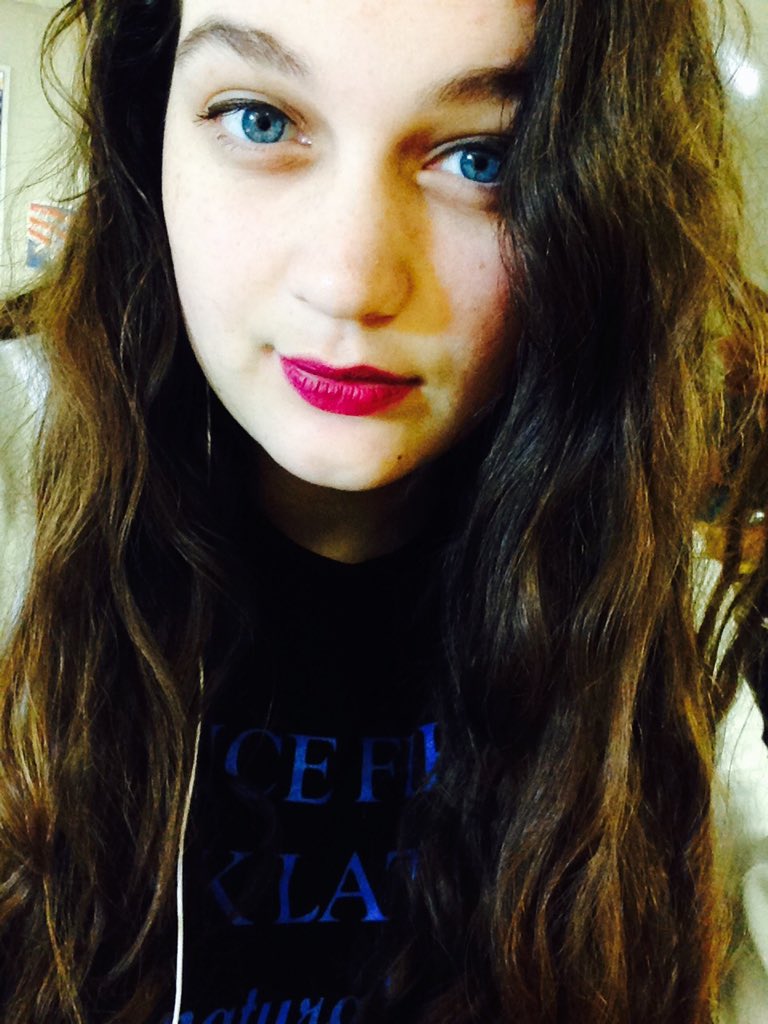 alyssar9822's tweet photo. I felt pretty today so I took pictures https://t.co/q5P2k7COQp