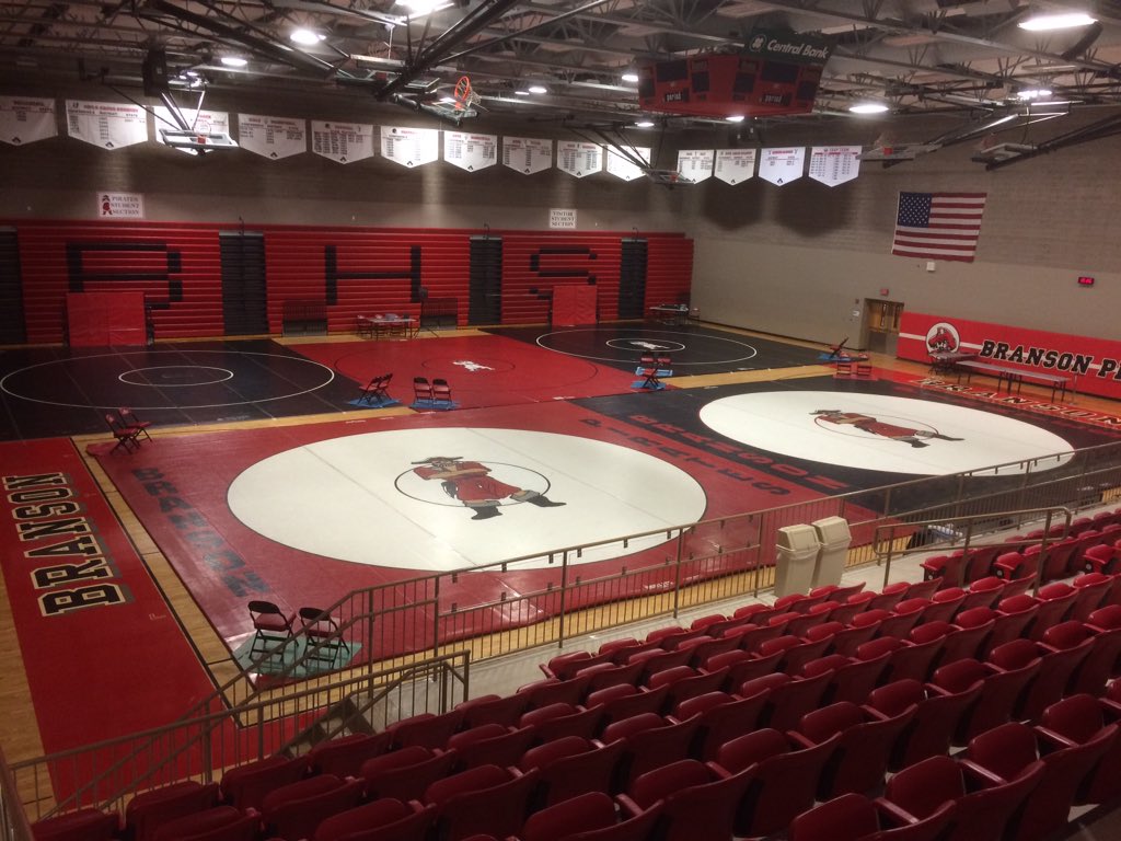 NoWeakLinksBHS's tweet photo. The sight I adore on a basketball floor is wrestling mats from door to door! Branson tournament 2016 https://t.co/4QIAlmdHUd