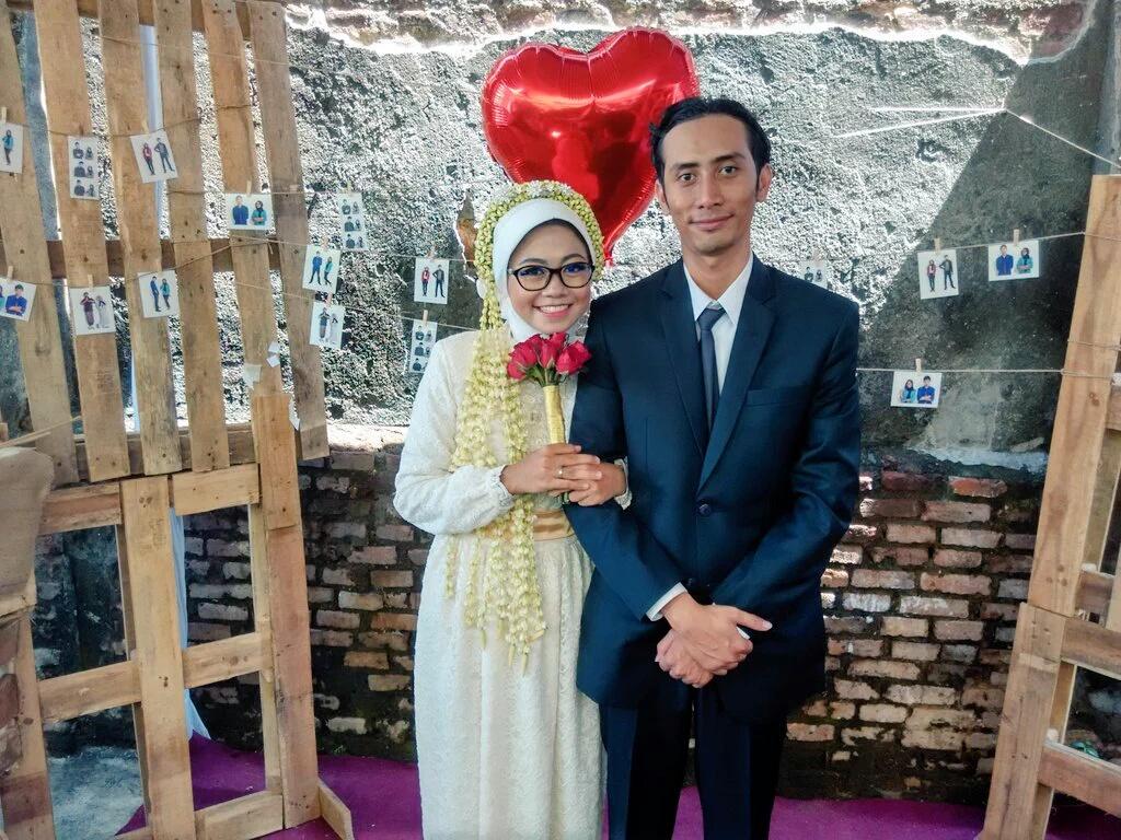 Selamat menikah (*mskipun gag ngabari) buat gitaris kami <a href="/yoncrayon/">ヨヨン</a> dgn dek sakinah. Semoga mawadah &amp; warohmah. :*