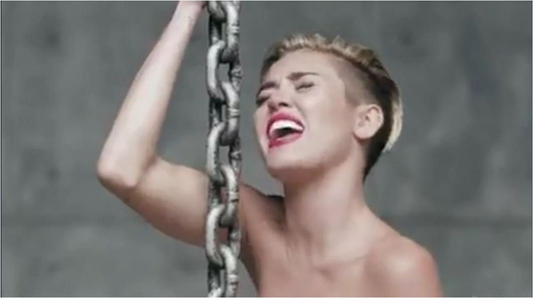 ti_mahee's tweet photo. miley cyrus https://t.co/DZQCm72PdB