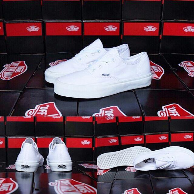 NewMarketAs's tweet photo. Vans original , premium #vansmurah #jualvans #vansoffthewall #vansicc #dt #vansifc #vanspremium #vansoriginal SALE ! https://t.co/LOmCno1EE2