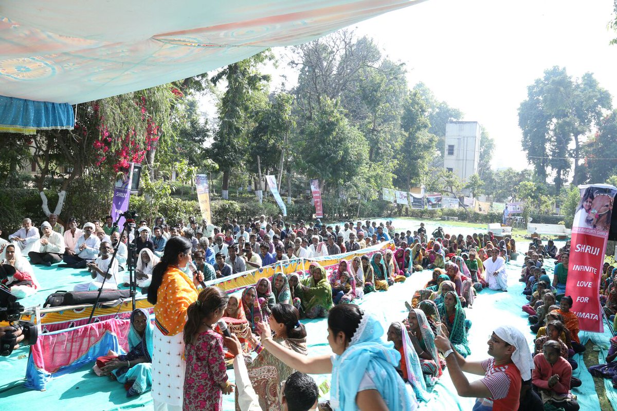 bhartishri's tweet photo. Makar Sankranti k mahan parv par SHRIJI k sanidhya me Yog ashram Dhegam (Guj) me satsang evam Bhandara.
#Prernamurti https://t.co/h2lEm1Es54