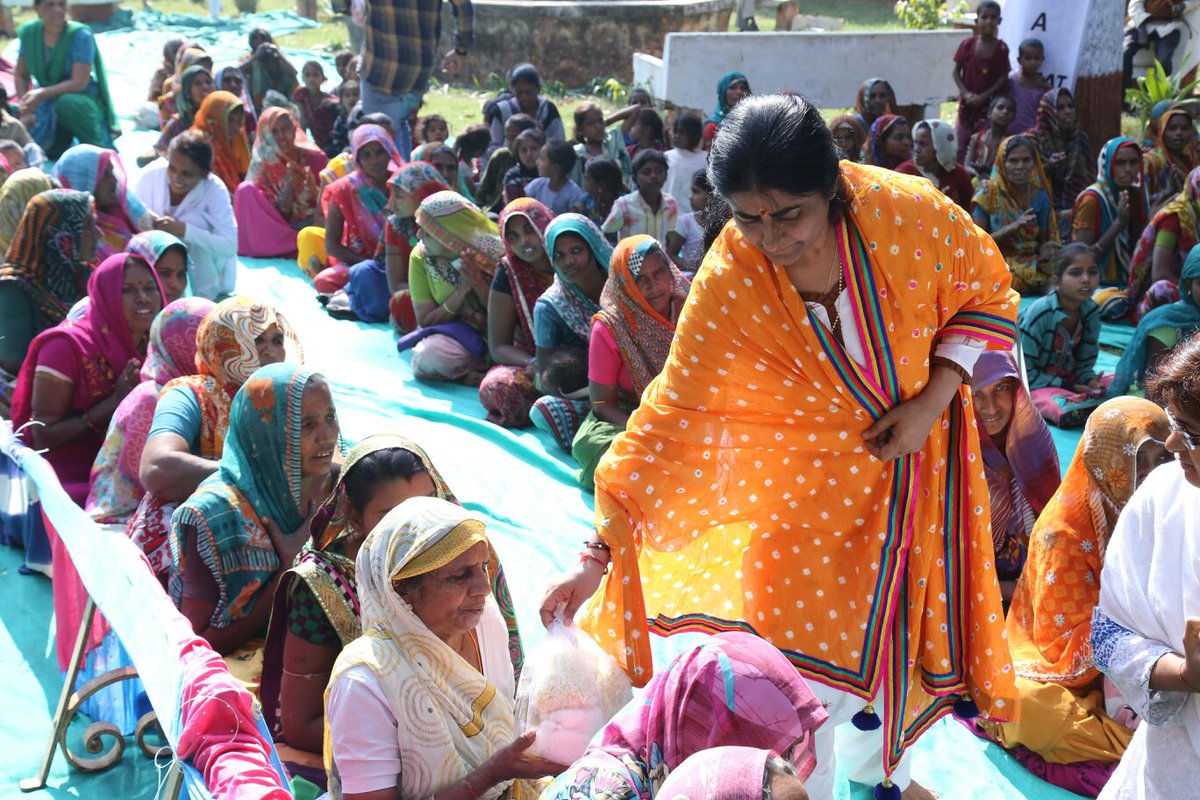 bhartishri's tweet photo. Makar Sankranti k mahan parv par SHRIJI k sanidhya me Yog ashram Dhegam (Guj) me satsang evam Bhandara.
#Prernamurti https://t.co/h2lEm1Es54