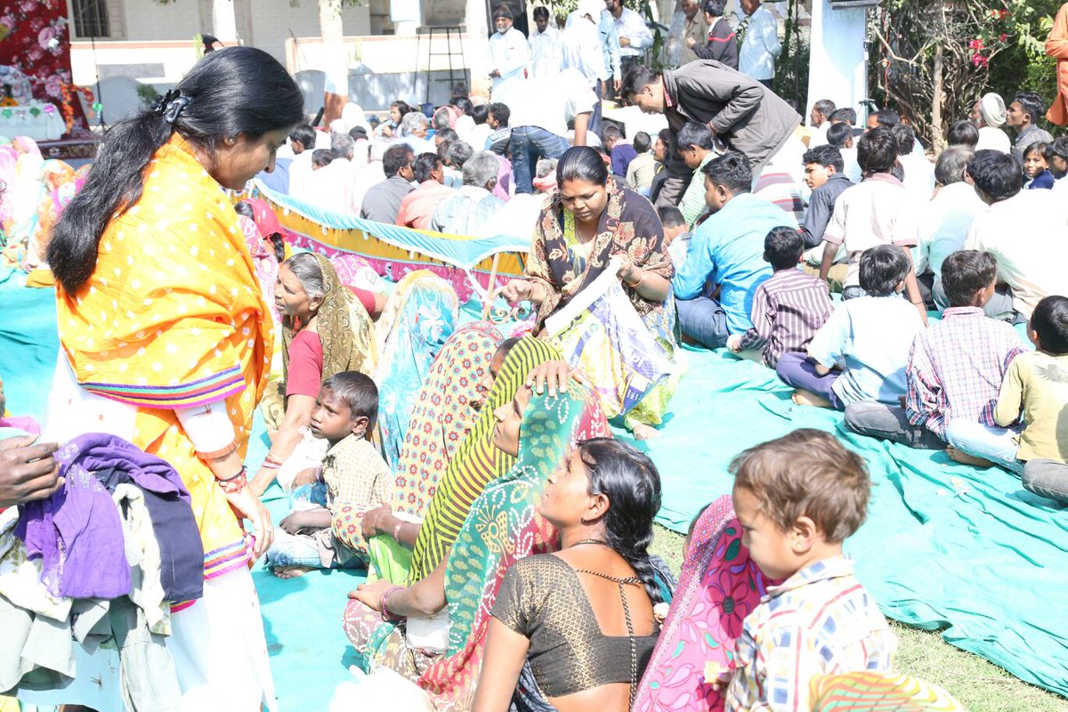 bhartishri's tweet photo. Makar Sankranti k mahan parv par SHRIJI k sanidhya me Yog ashram Dhegam (Guj) me satsang evam Bhandara.
#Prernamurti https://t.co/h2lEm1Es54