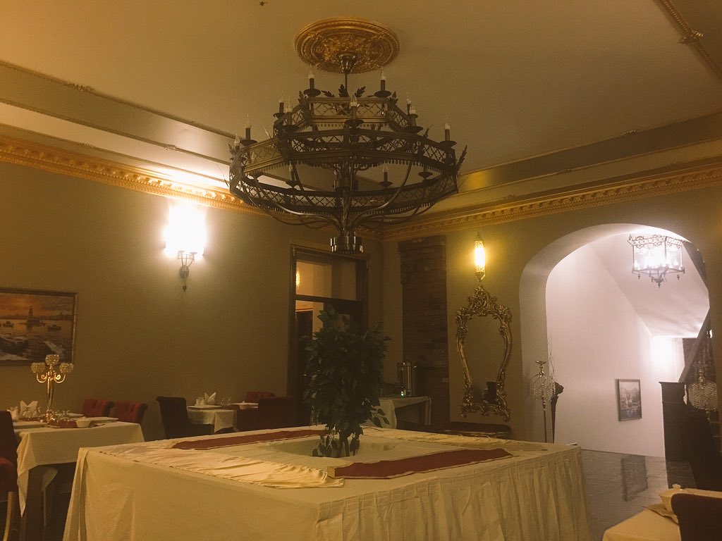 Kars'a yolunuz düşerse burada kalın muhakkak.
Olmadı, burada kalmak için Kars'a gidin.
Sahi!
katerinasarayi.com