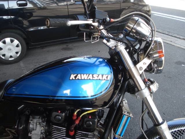 bike_tosou's tweet photo. ゼファー売ります！
お急ぎなので一番高い人に売ります。
車検はH29.3まであります！

改造点です。スポークホイール・エンジン腰上ＯＨします・ステンカーボンマフラー・Ｒサス新・オイルクーラー
気になったらDMまで！
#ゼファー https://t.co/oWogAP9Jhf