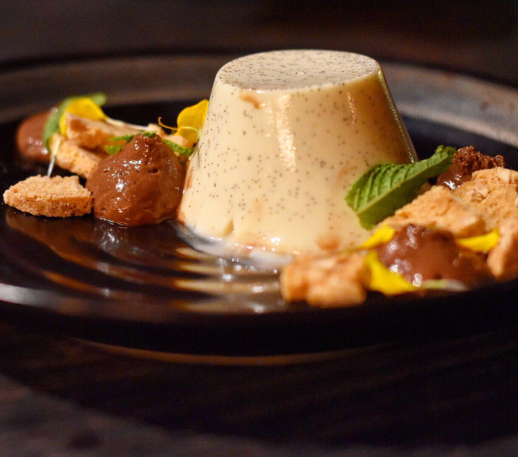 Foodieinheels tweet media