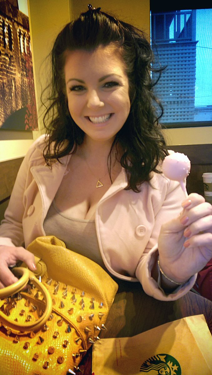 MelissaHasFords's tweet photo. I am on vacation! With my #bestfriend #boyfriend in #owensboro . Cake pop matches my jacket! #pink #love https://t.co/b1Q38rv99Y