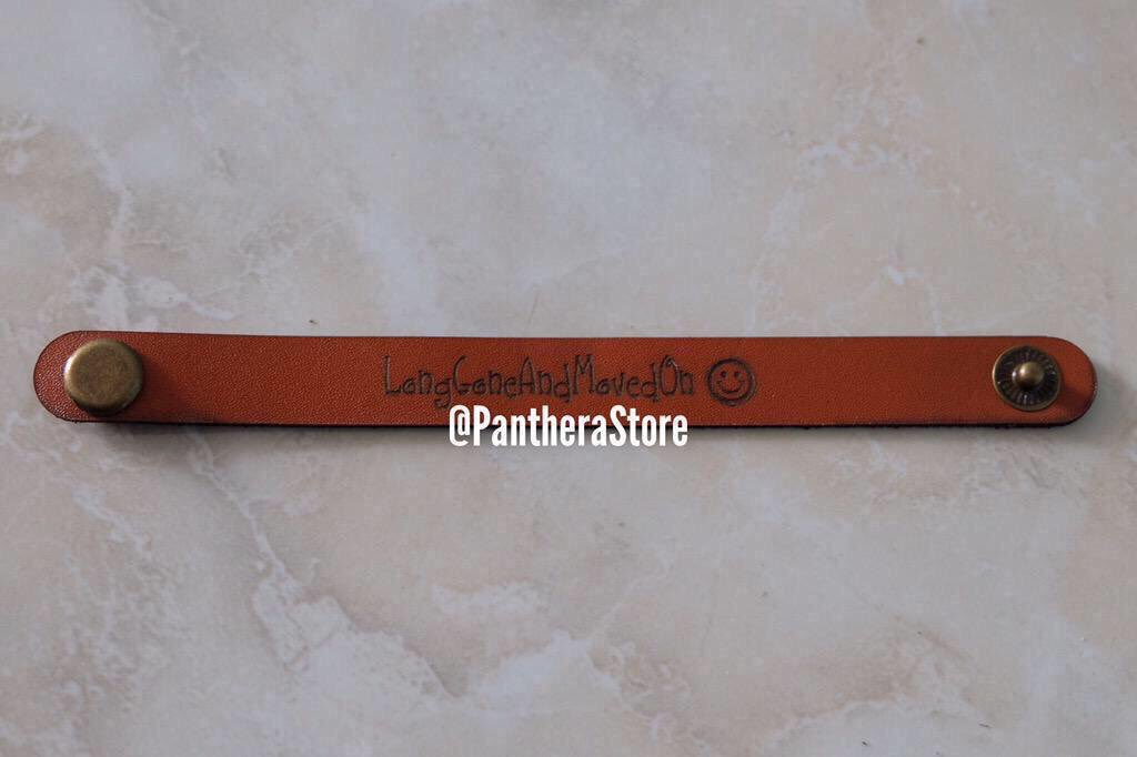 Selain tulis nama bisa jg tulis quotes loh!😍 👉🏻PIN: 5C8EA7D 
👉🏻LINE: @avo4345l (PAKE @ YA)
👉🏻WA: 087777795112