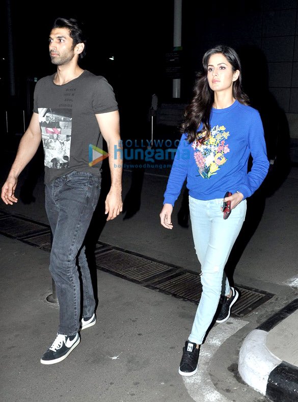 KatKaifDaily's tweet photo. Katrina Kaif and Aditya Roy Kapur spotted back home at Mumbai airport- https://t.co/ePjEJoK7Gr