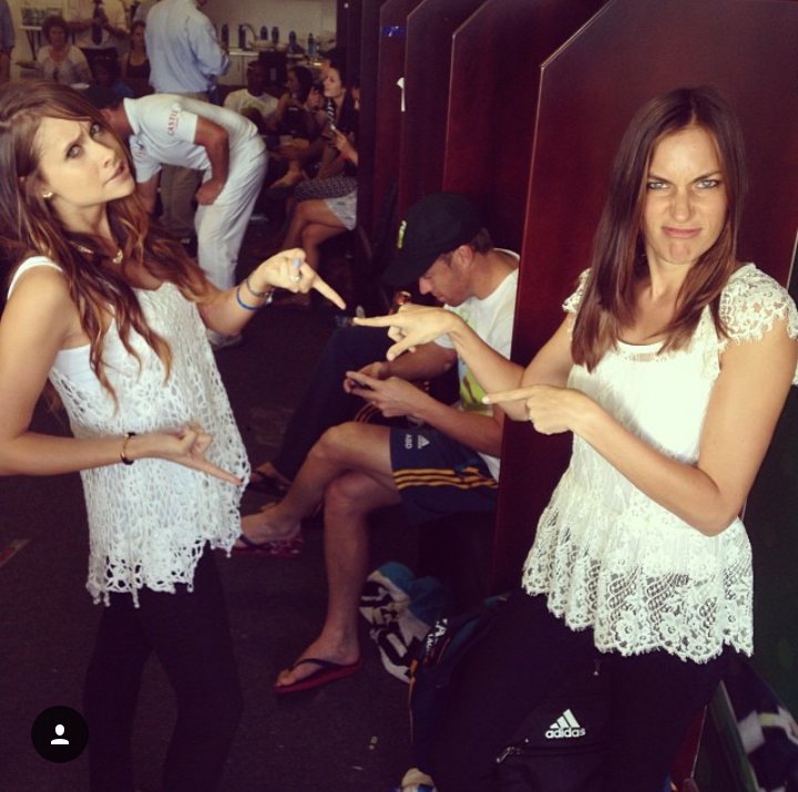DanielleDV_FC's tweet image. When your friends copy your dress this is the reaction we see 😉❤ #CuteFriends @DanielleDV27 @Roz_Kelly
