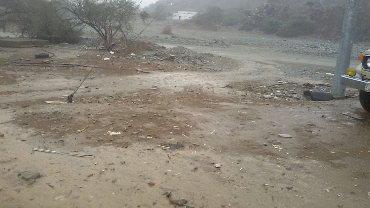 3wa9f1's tweet photo. أمطار من متوسطه إلى غزيره سيلت بعض الشعاب بقرية الصليلات ووادي عبيه ببني عيسى شرق القنفذة
خبرمن علي صواب ورده العيسي https://t.co/AymaZbLjOt