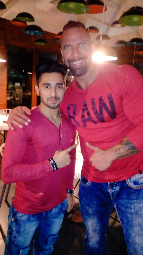 themohinkhan's tweet photo. "With @JohnLucasBigJ at BBQ party...!!!" #GentleGiant #GiantNation #BodyPowerIndia #DinnerWithLegends https://t.co/D1TkOkT24b