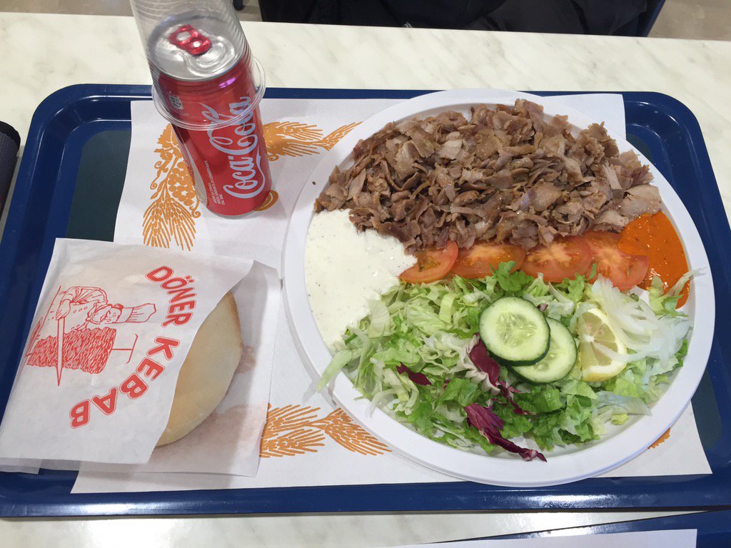 chiarabarducci's tweet photo. Dieta? Sisisisisi io si #kebab #vitadacicciomerda https://t.co/XwhvZWZ9uq