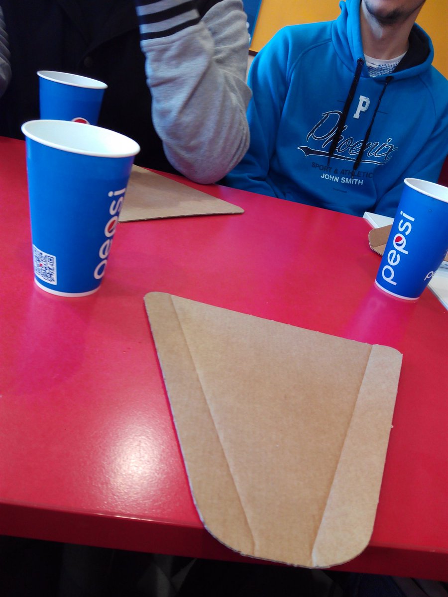 KingGofre's tweet photo. De Domino's con #ASIR1 :3 https://t.co/DrdZQS6V5r