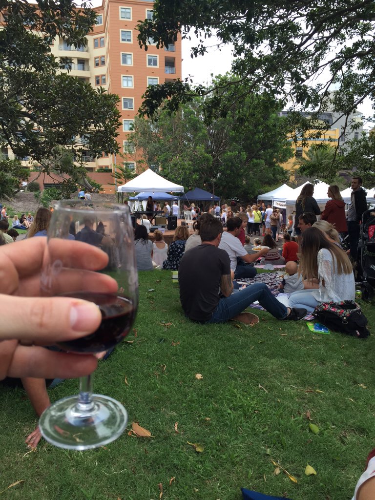 MarkKentwell's tweet photo. This is where #Newcastle needs to be tonight.#sunsetgather markets. It should be on every Sat in summer #bringiton https://t.co/YcGC0YhHnA
