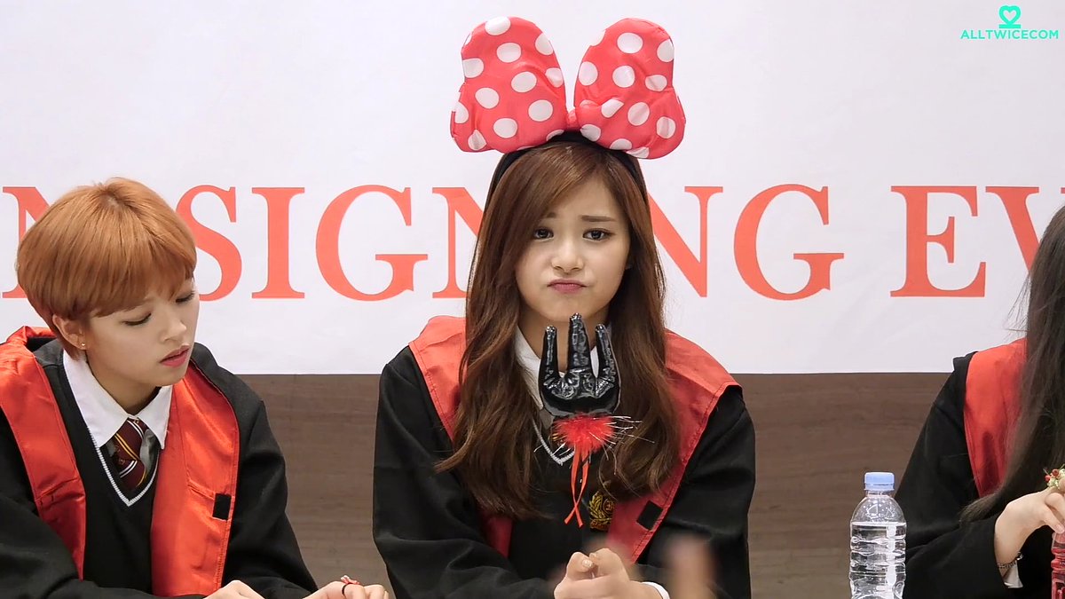 sharonhang's tweet photo. #StandByYu Tzuyu fighting!!💪 (pic: cr남상미) https://t.co/Aow2rEKTUm