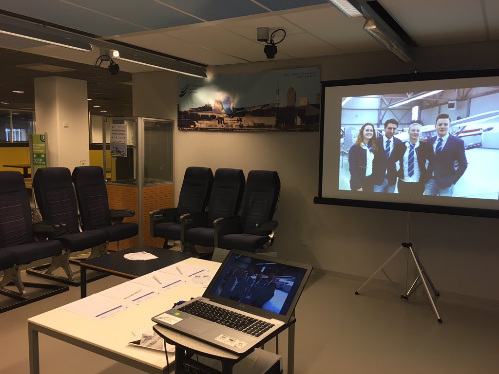 svaaa's tweet photo. De open dag van @aviationstudies is begonnen. De SVAAA is uiteraard ook aanwezig! https://t.co/CbnhMduDog