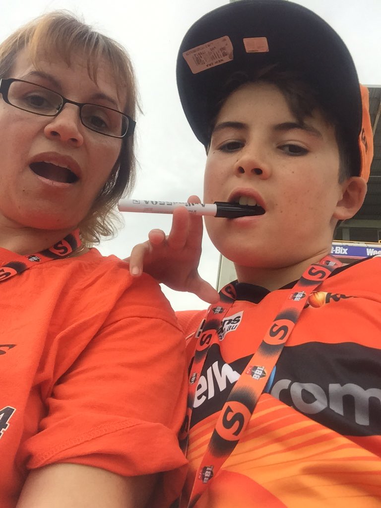 AllyWhitnell's tweet photo. While hubby is away, pinch his membership &amp; go to my first @ScorchersBBL game! #MADETOUGH #mumwillplay #tensporttv https://t.co/o2JAbzcj0K