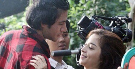 ZonaNita_KSM's tweet photo. #zonnit @AmmarZoni @nikitawilly_24 #OnSet cieeeeee e...meleleh mimin liatnya itu zona matanya ketajeman haha https://t.co/jng5jAjNjb