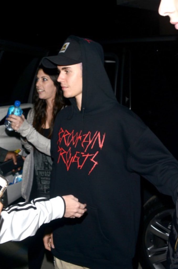 justinbieberID's tweet photo. #JBIDINFO (15 Jan) Justin leaving Nine Zero One Salon in West Hollywood, California https://t.co/lrx4ktvXU5