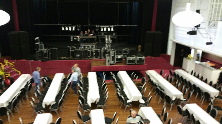 Hier zijn we weerrrrr
Opbouw 17e #Sassendonksezittings 
<a href="/Heerenzitting/">Heerenzitting</a>