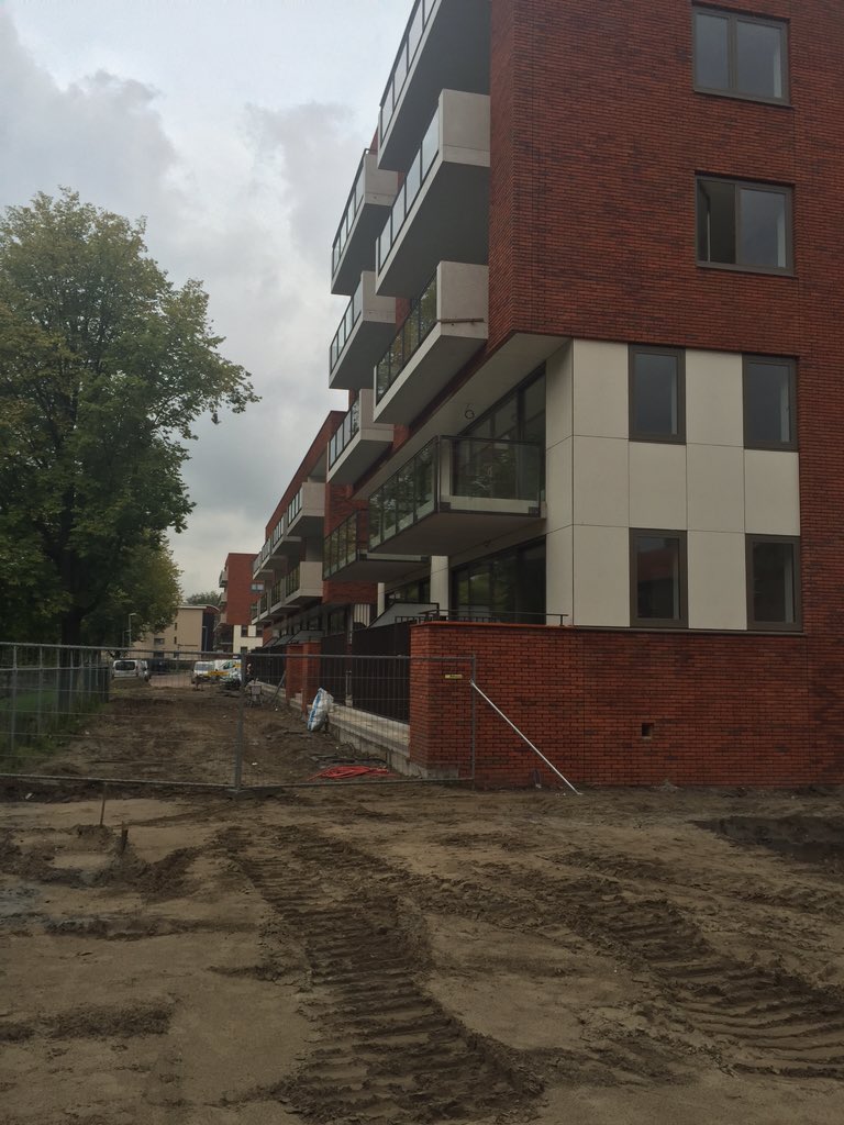 De verkoop vd laatste fase <a href="/Spieghelbuurt/">Spieghelbuurt</a> <a href="/gemeentealkmaar/">Gemeente Alkmaar</a> door <a href="/VanWijnenGroep/">Van Wijnen</a> ism @woonwaard loopt als een trein.