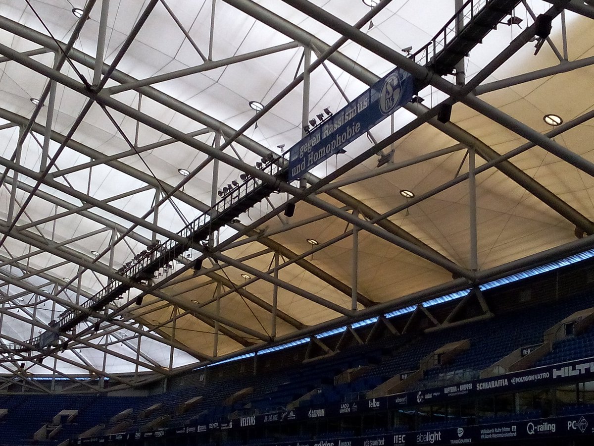 ma_kuse's tweet photo. Passender Ort für #QFF-Treffen: Arena "für Tradition & Leidenschaft, gegen Rassismus & Homophobie" #qffde #AaS1904 https://t.co/4kc8HQUZzV