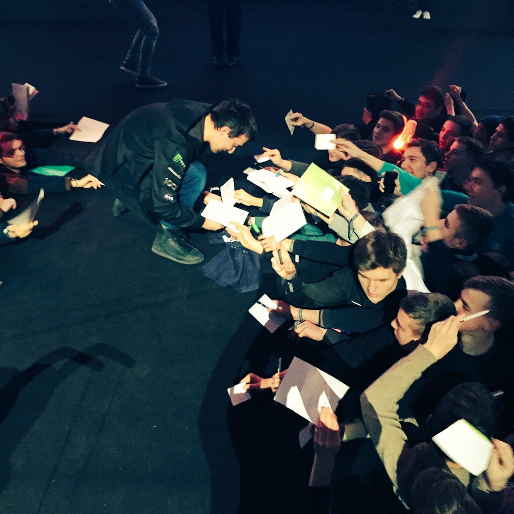 CY1aZKsWUAMhCff.jpg:large